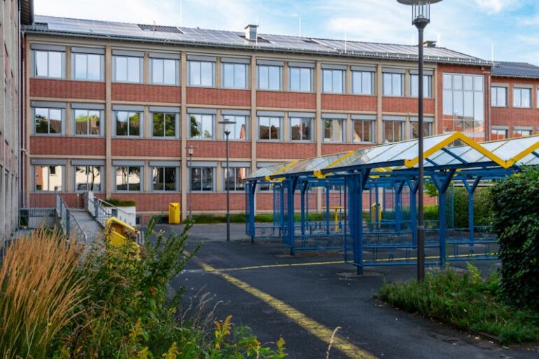 Coup de projecteur à Ransart-Bois : une école flambant neuve et ultra-économe pour nos petits Carolos !