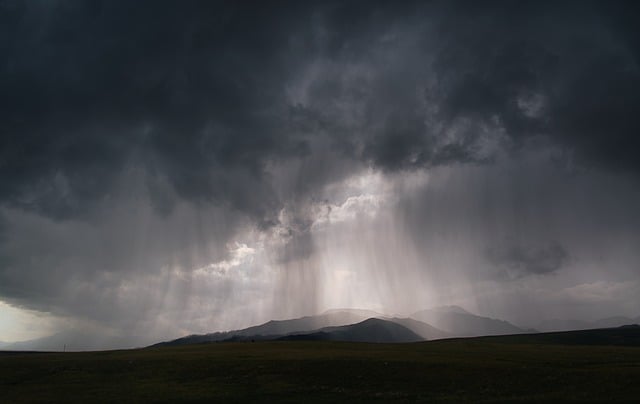 Alerte météo : le pays en vigilance orange face à la canicule et aux orages